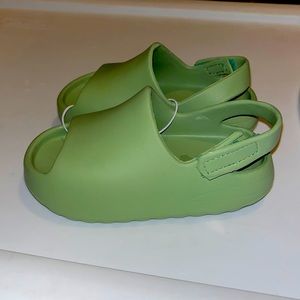 EVA Foam Slide Toddler size (25) 7-8C New Unbranded Similar to Yeezy Mint Green
